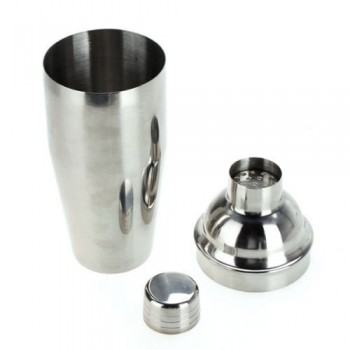 Cocktail Shaker With Built-in Strainer Stainless Steel 750ml Height: 10 inches Colour: Silver