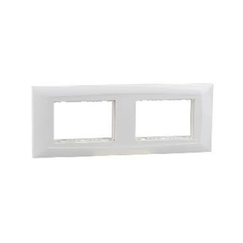 Legrand Britzy 6M White Plate With Frame, 6734 96